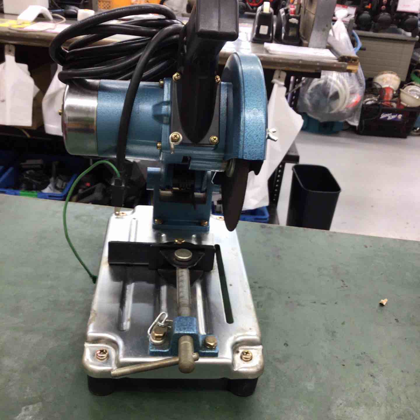◇新ダイワ(Shindaiwa) 205mm高速切断機 L60C ライトカッター【戸田店