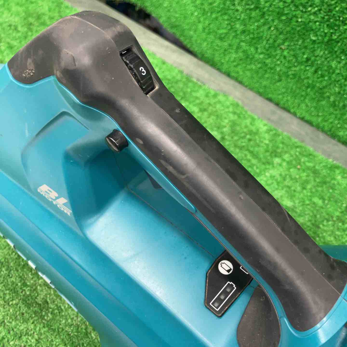中古美品】◇マキタ(makita) コードレスブロワ MUB362DPG2 18V 6.0Ah