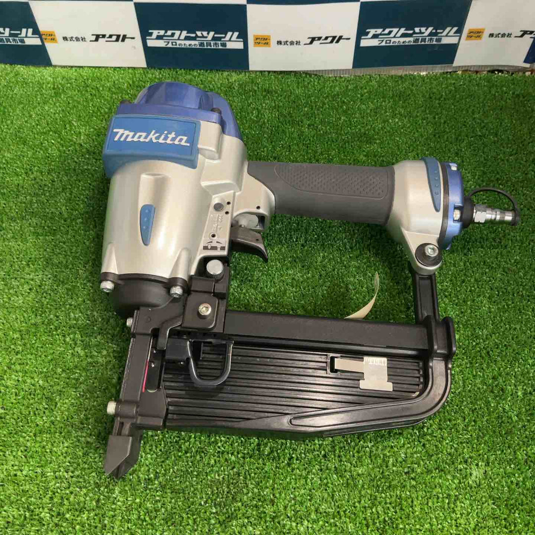 ☆マキタ(makita) 常圧フロアタッカー AT1150B【草加店】