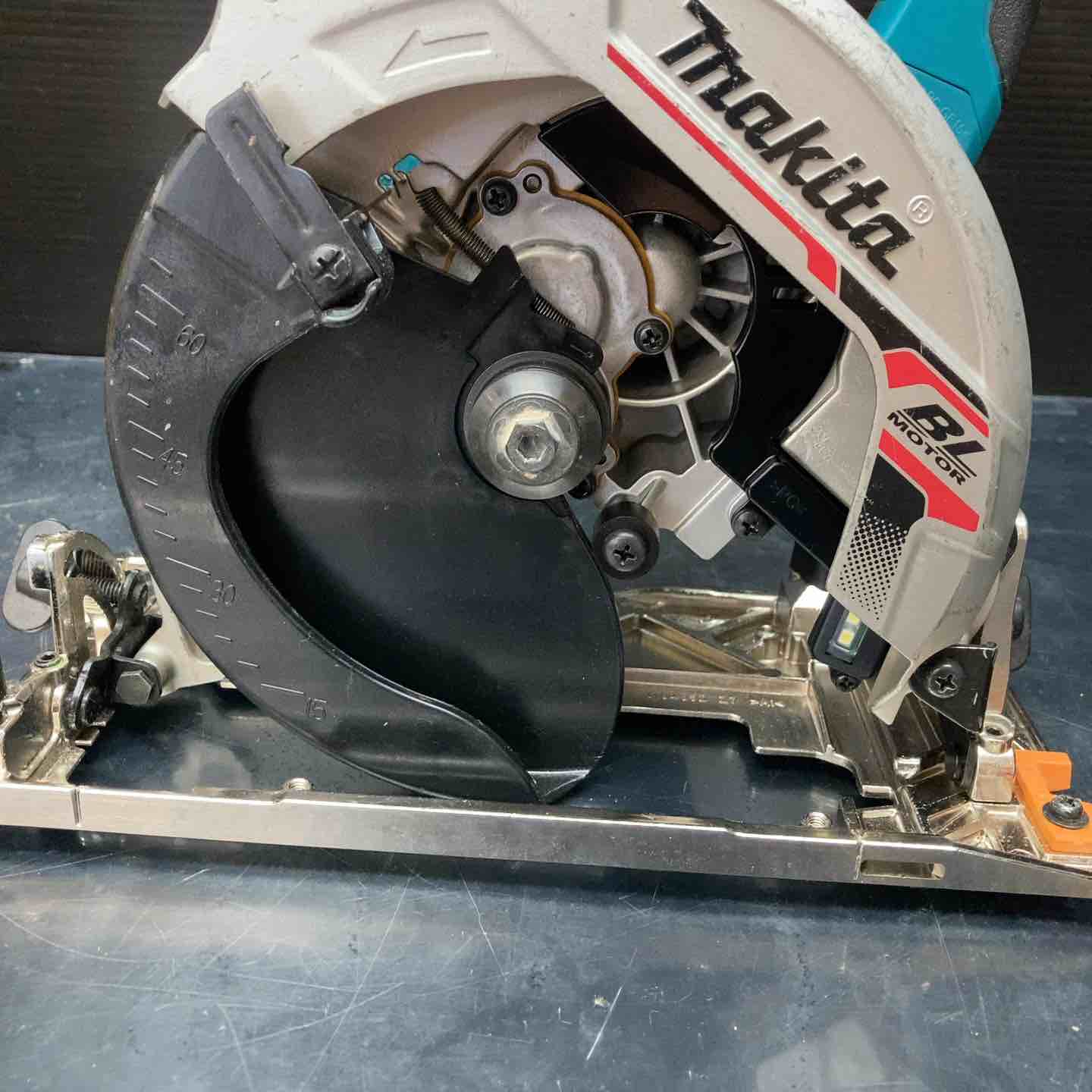 マキタ(makita) コードレス丸のこ HS631DZS ベース新品交換済み【川越店】 マキタ(makita) コードレス丸のこ HS631DZS ベース新品交換済み【川越