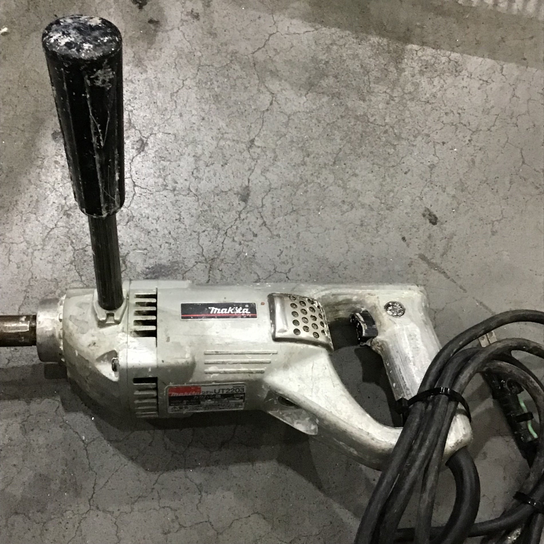 〇マキタ(makita) コンクリートかくはん機 UT2203【川口店 〇マキタ(makita) コンクリートかくはん機 UT2203【川口店