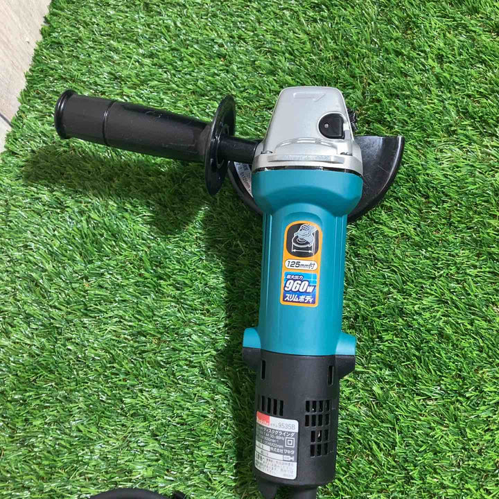 ☆マキタ(makita) 125mm ディスクグラインダ 9535B【戸田店】