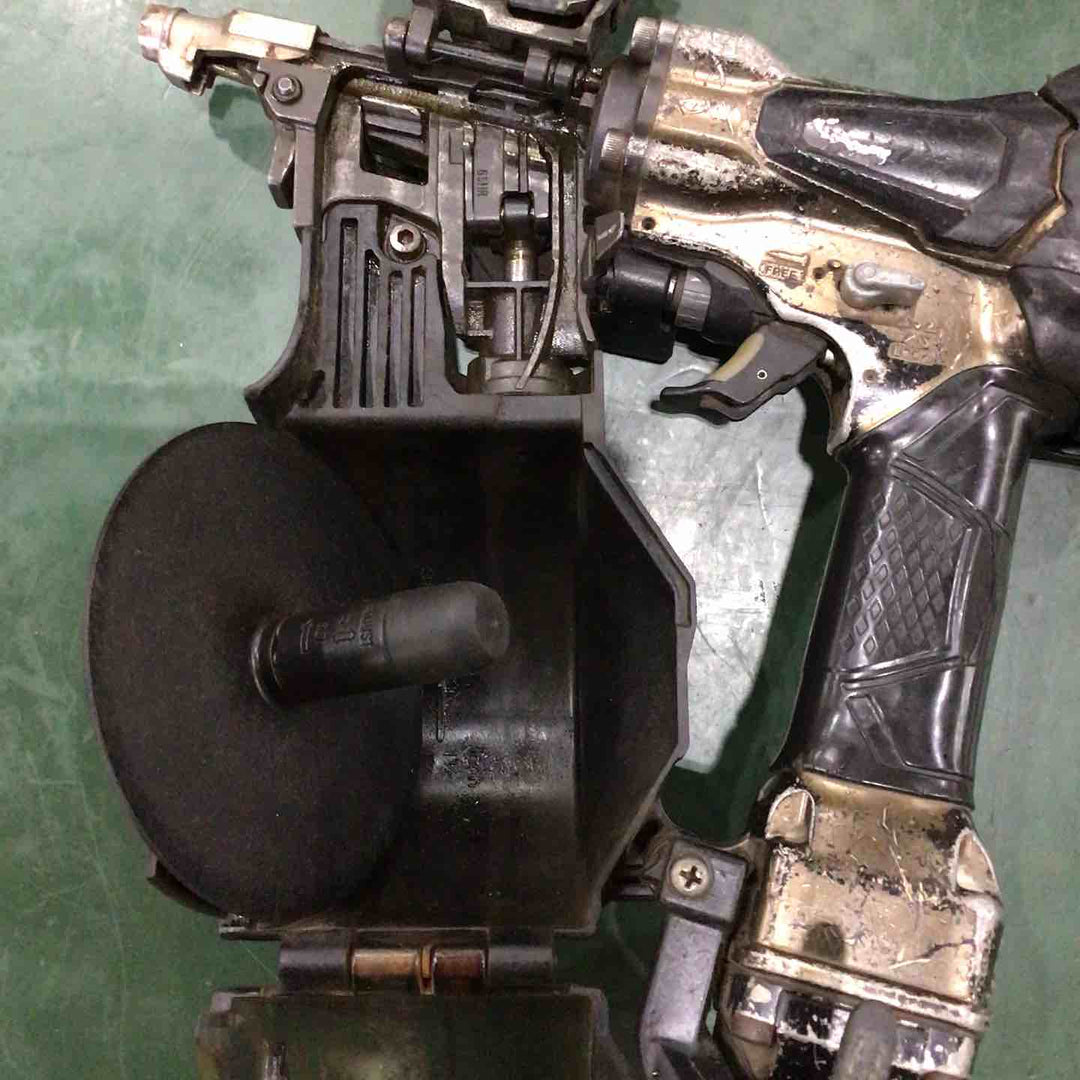◇HiKOKI(ハイコーキ) 高圧ロール釘打機 アブソリュートブラック パワー切替機構・エアダスタ付 NV65HR2(SAB)【川口店】