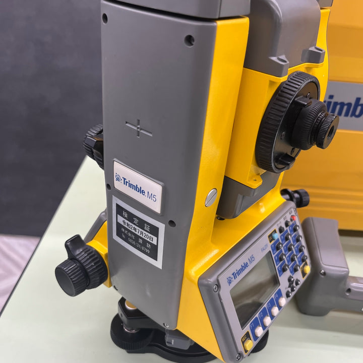 Trimble トリンブル トータルステーション M5 2NPL 測量機器　バッテリー 1個、充電コード付【越谷店】