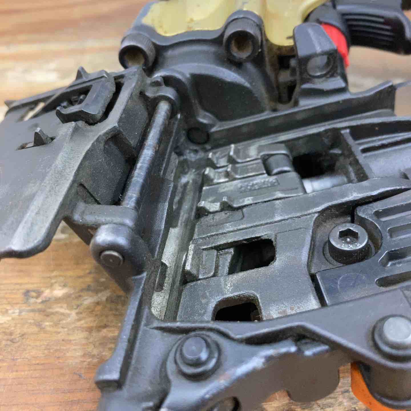 中古品】☆ハイコーキ(HIKOKI ※旧:日立工機) 65mm 高圧エア釘打ち機