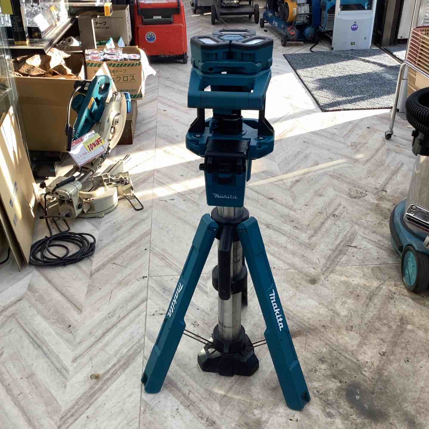 ★マキタ(makita) コードレスタワーライト ML814【越谷店】 ☆マキタ(makita) コードレスタワーライト ML814【越谷店】 – アクト