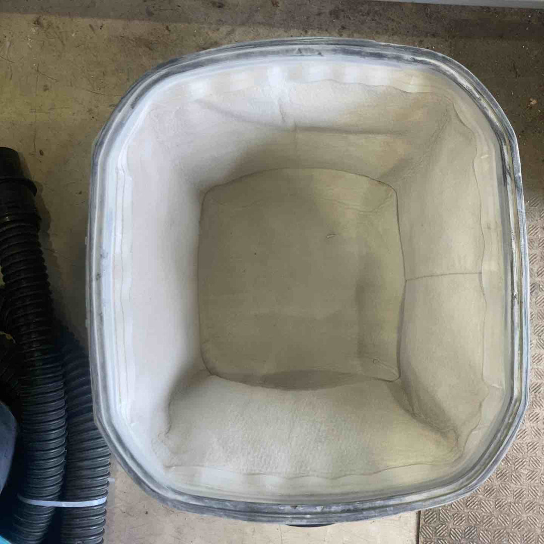 ★マキタ(makita) 15L集じん機(乾湿両用) VC1500【町田店】
