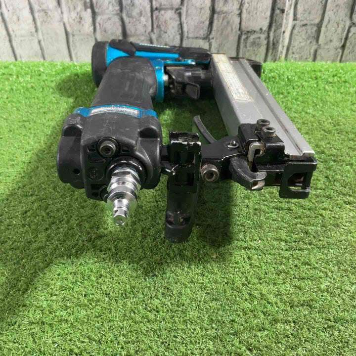 マキタ(Makita) 10mm高圧エアタッカ 青 AT1025HBM【川口店】
