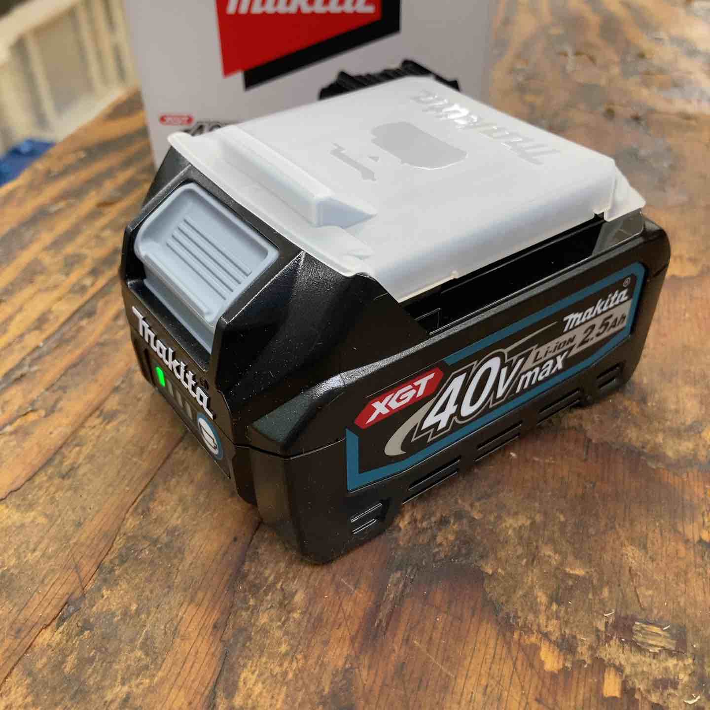 マキタ 純正リチウムイオンバッテリー BL4025 40V 2.5Ah 充電回数29回