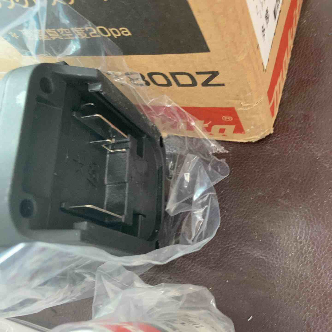 【未使用(店頭展示品)】★マキタ(makita) コードレス真空ポンプ VP180DZ【東大和店】