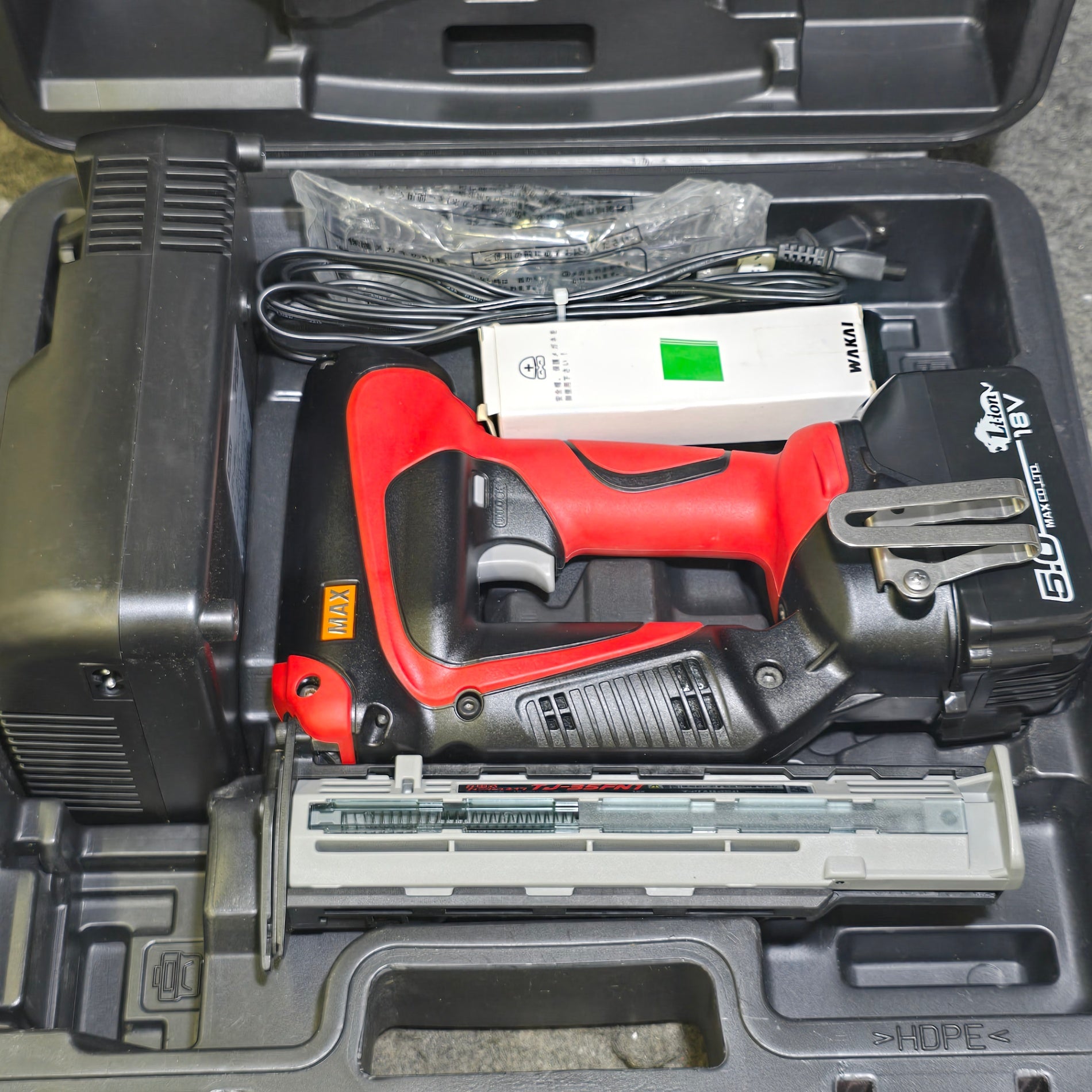 マックス(MAX) TJ-35FN1-BC/50A コードレスフィニッシュネイラ【船橋馬込店】【店頭取引限定】【中古】管理番号：ITEBA0D6QMK6 TJ-35FN1シリーズの製品詳細ページ | 充電式フィニッシュネイラ