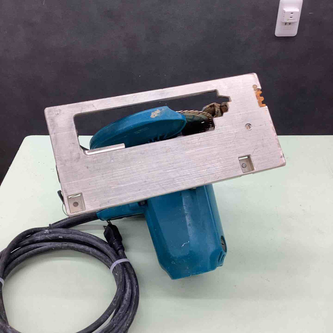★マキタ(makita) 電気マルノコ 5637BA　※刃の並行が1㎜ズレあり※【越谷店】