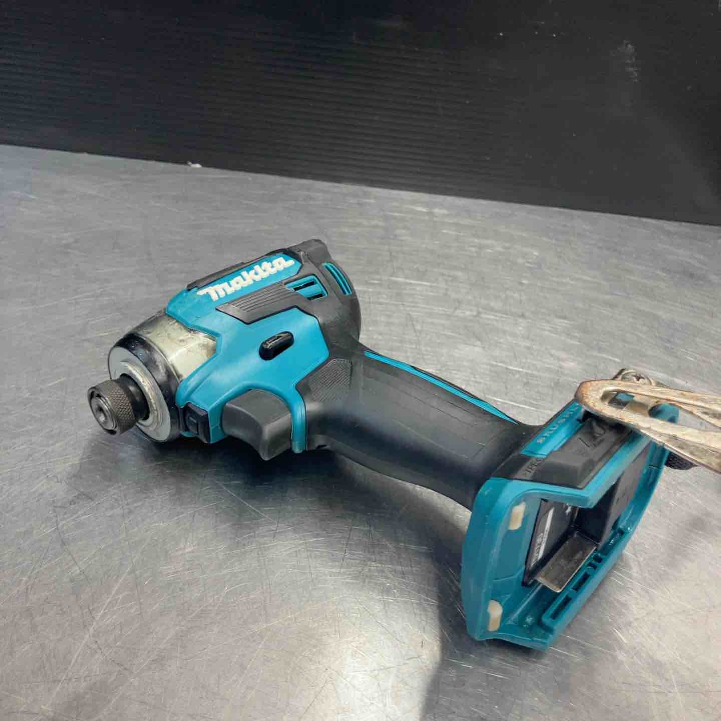 中古品】 マキタ(makita) 18V コードレスインパクトドライバー TD173DZ