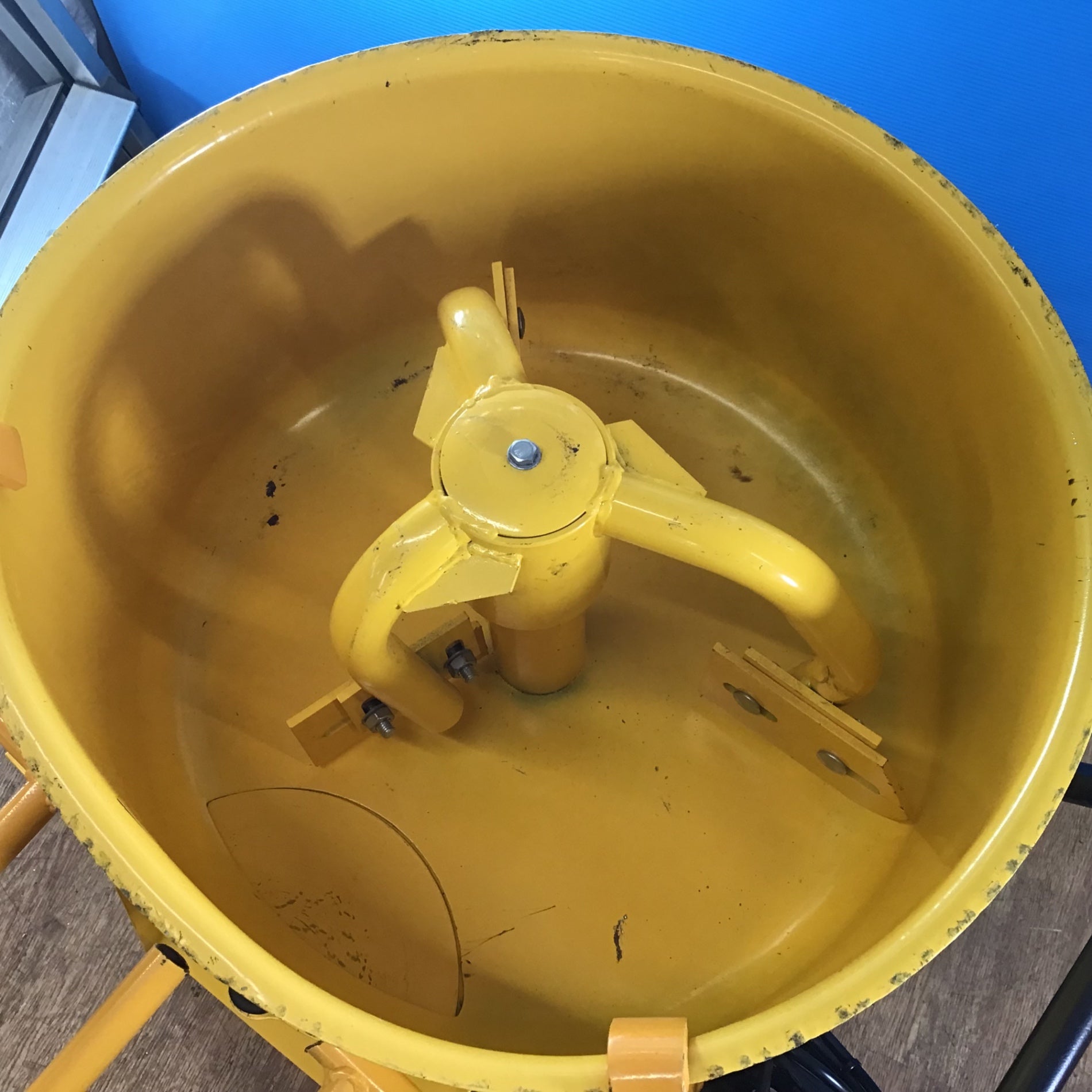 中古品／店頭受取り限定】モルタルミキサー コンクリートミキサー