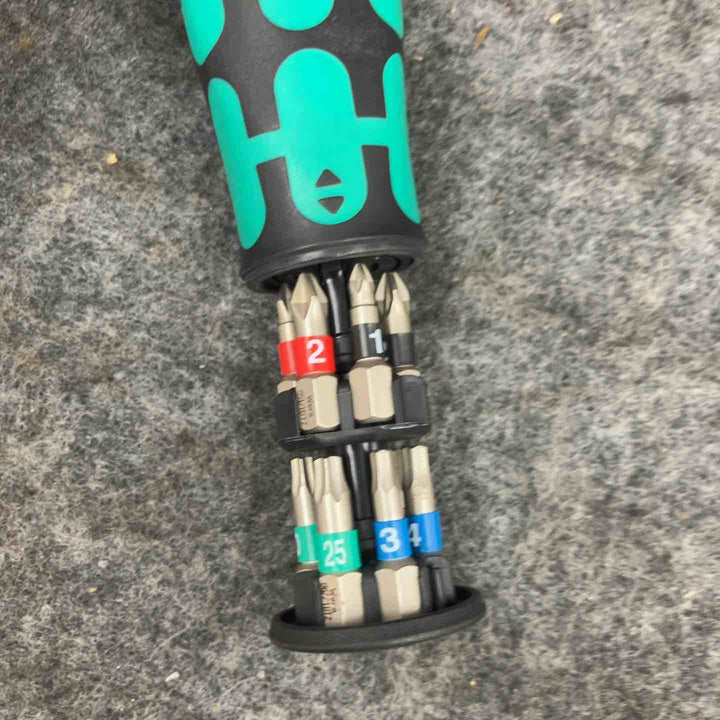 ◇ヴェラ(wera) 05004280001 | 首振りラチェットドライバー Zyklop ポケット 8009 セット 1, 13点セット【鴻巣店】