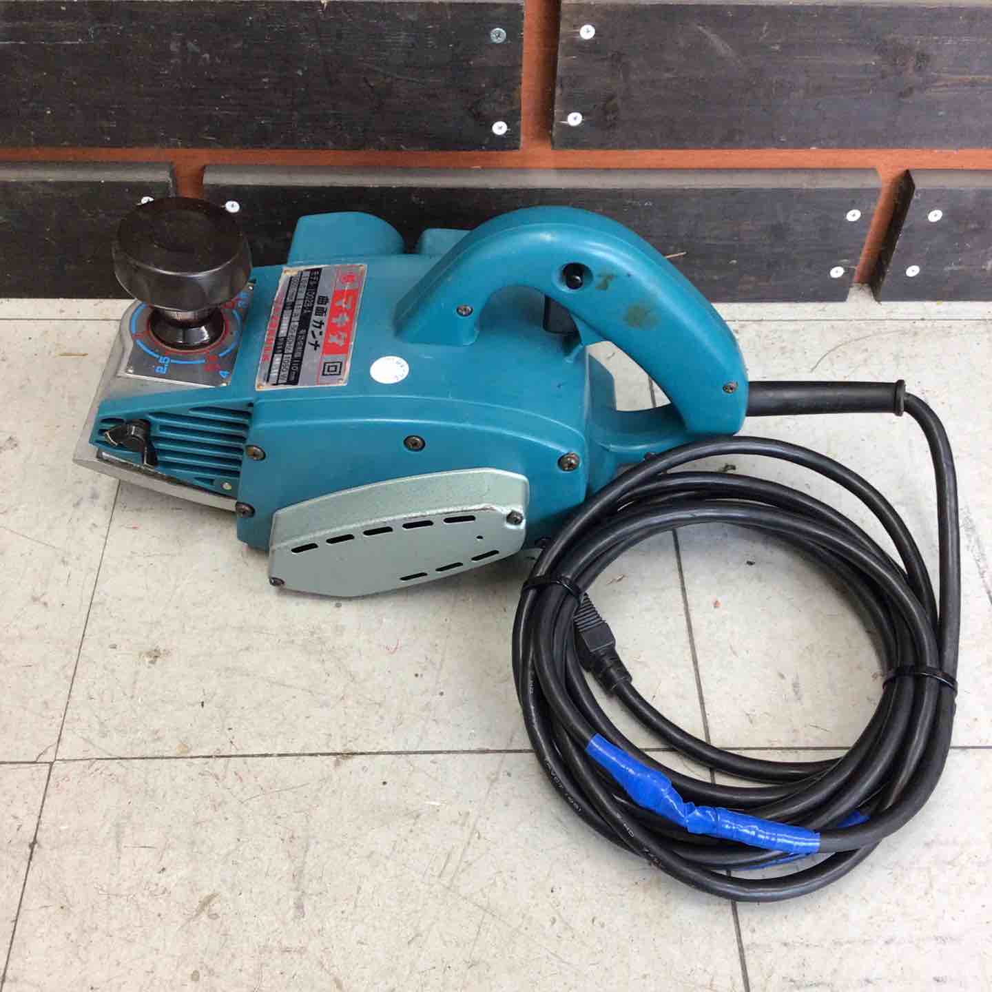 現状品】 マキタ/makita 曲面カンナ 1002B-A 【鴻巣店】 – アクト