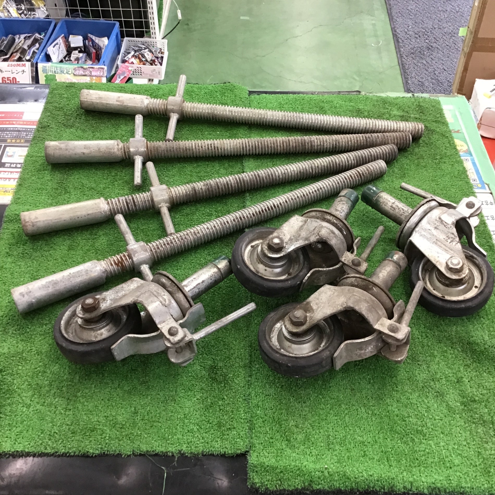 【中古】【動作OK】【店頭引取限定】ローリングタワー用キャスター ４本セット　9,680円（税込）8874 中古】 ローリングタワー用キャスター 4点セット ジャッキ付き