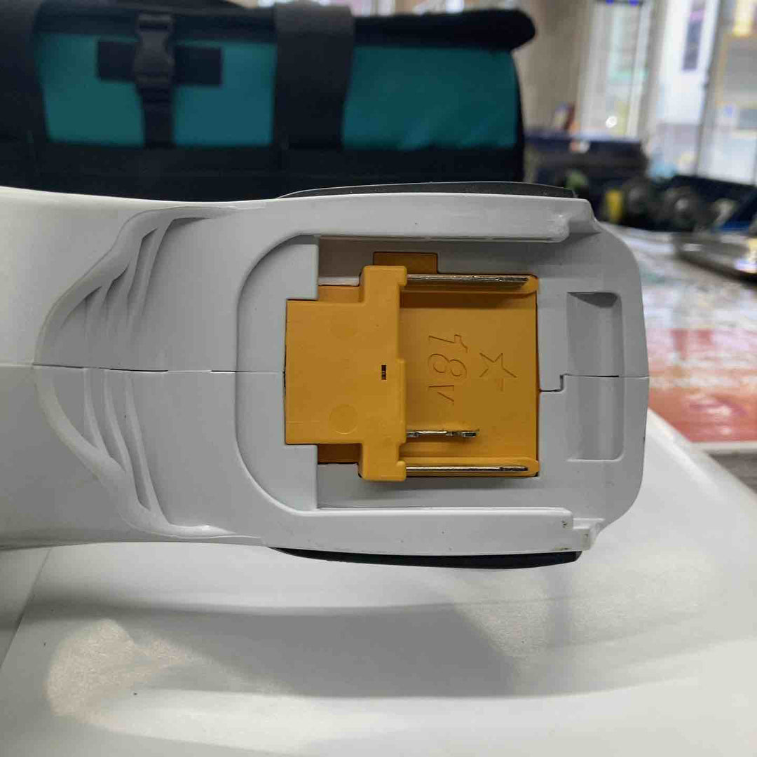 ☆マキタ(makita) コードレスクリーナー CL181FDZW ケース付属【戸田店】