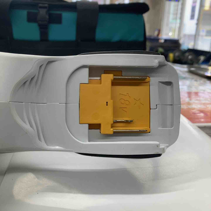 ☆マキタ(makita) コードレスクリーナー CL181FDZW ケース付属【戸田店】