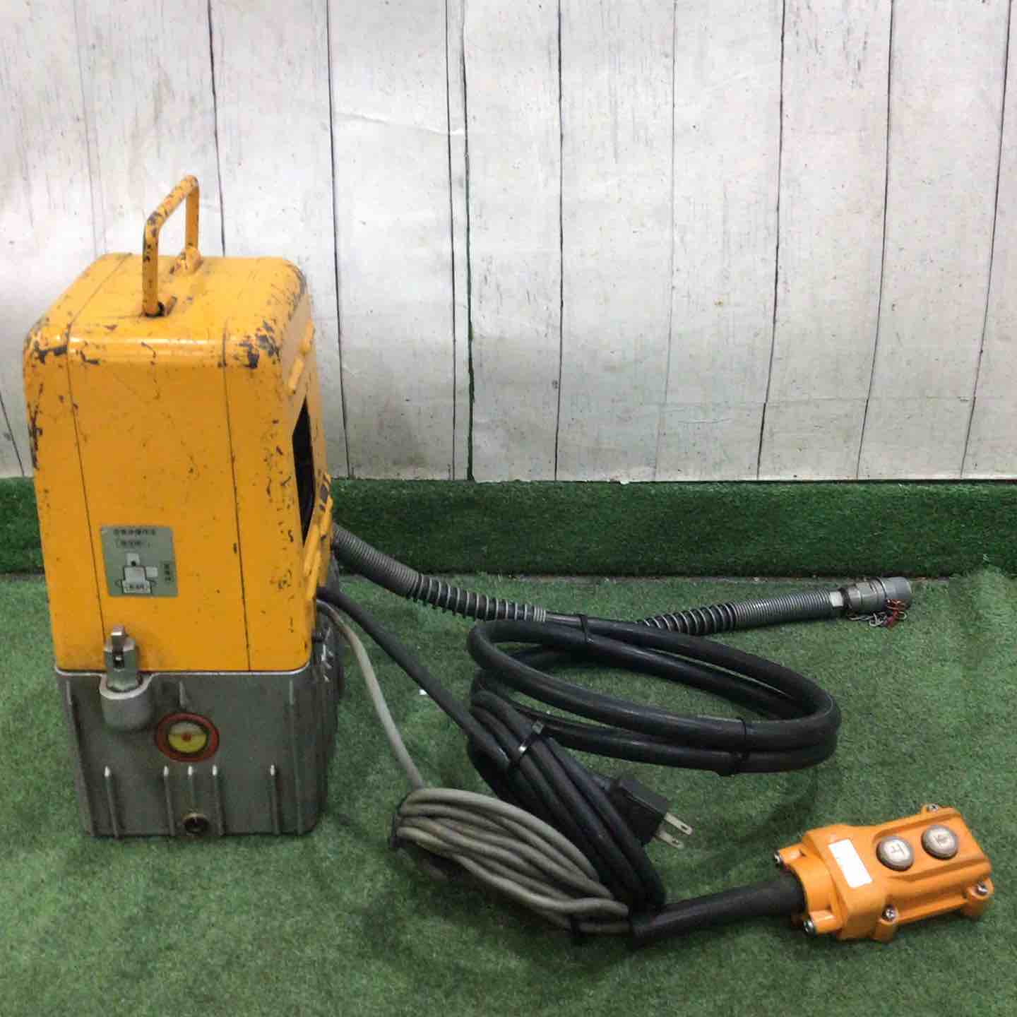 ◇泉精器(IZUMI) 電動リモコン式油圧ポンプ R14E-F【川口店】 – アクト