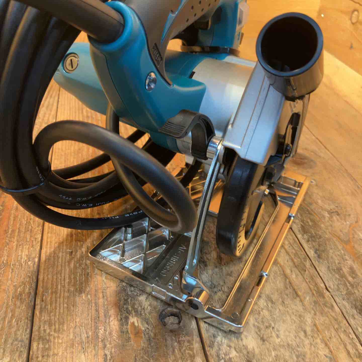 マキタ makita 5230 125mm マルノコ【野田愛宕店】【店頭取引限定】【中古】ITQHH5UPOGES マキタ makita 5230 125mm マルノコ【野田愛宕店】【店頭取引限定