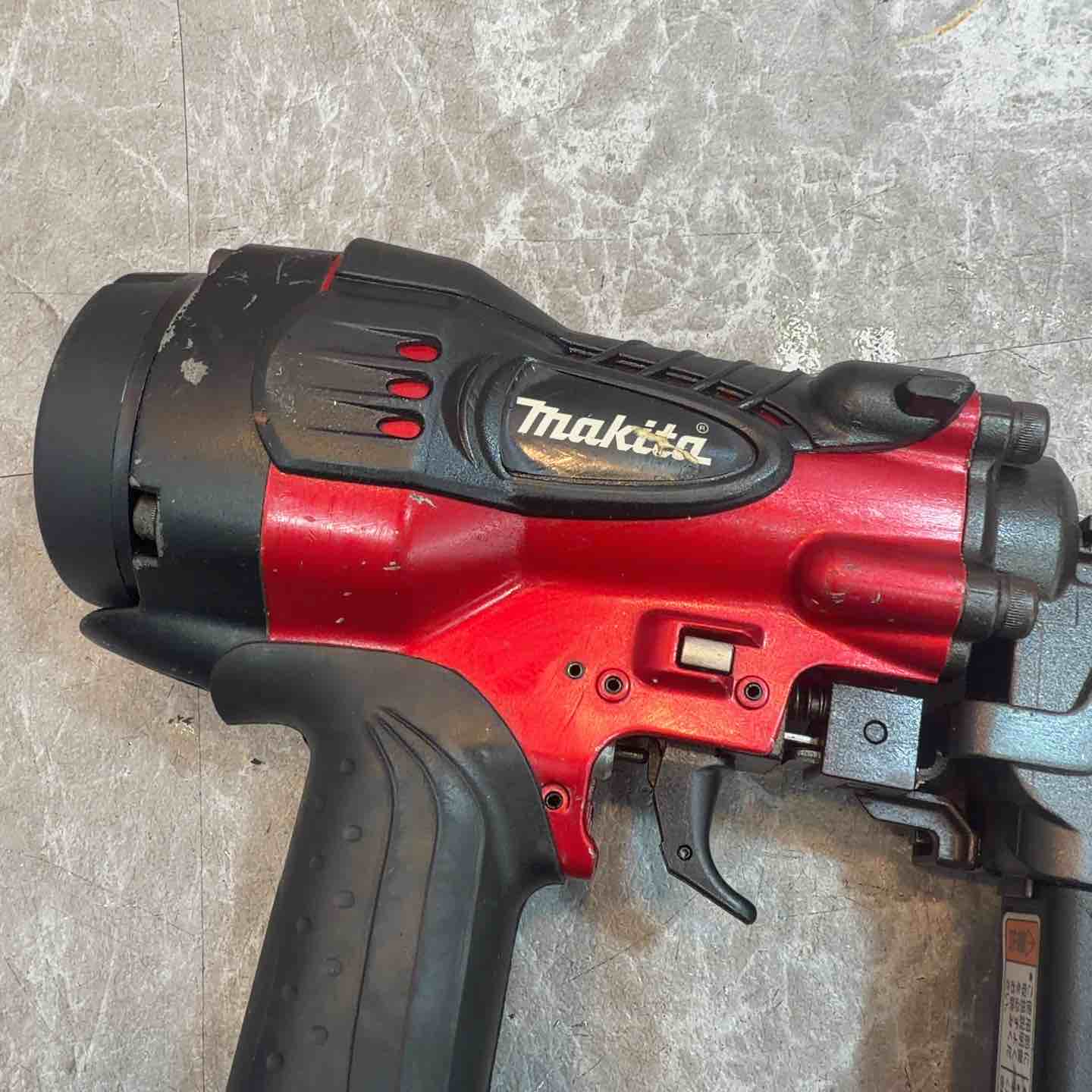 ★マキタ(makita) 高圧フロアタッカ AT1150HA【八潮店】 ☆マキタ(makita) 高圧フロアタッカ AT1150HA【八潮店】 – アクト