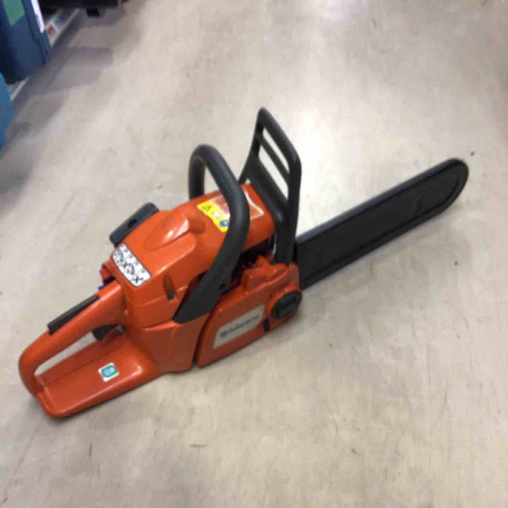 【店頭受取り限定】ハスクバーナ　Husqvarna　エンジンチェーンソー　236e　【町田店】