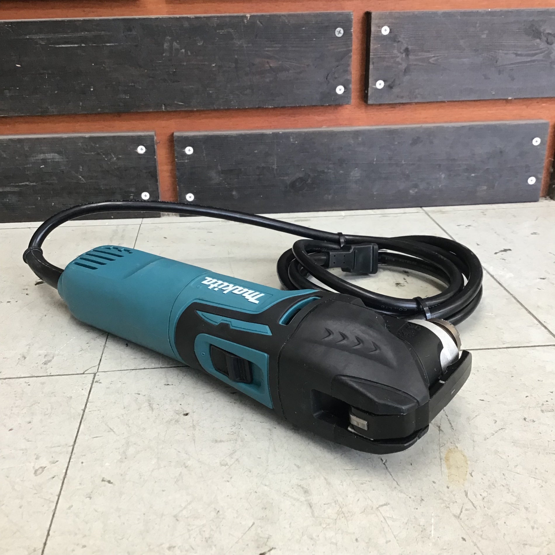 マルチツール makita TM3010CT 中古品