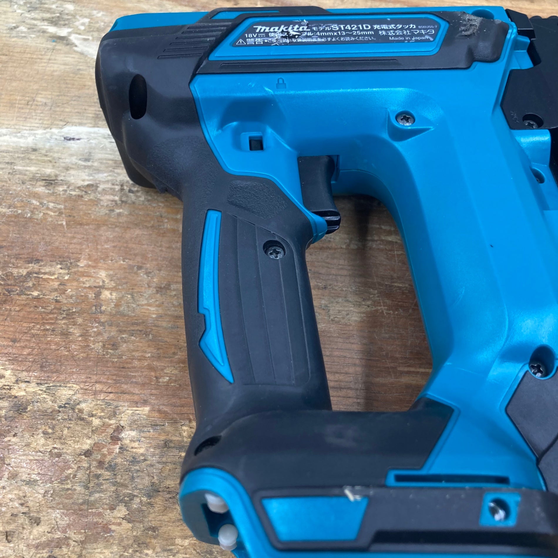【中古】マキタ　充電式タッカ　ST421DZ　本体のみ【ハンズクラフト熊本けやき通り店】【店頭取引限定】 中古】マキタ 充電式タッカ ST421DZ 本体のみ【ハンズクラフト熊本