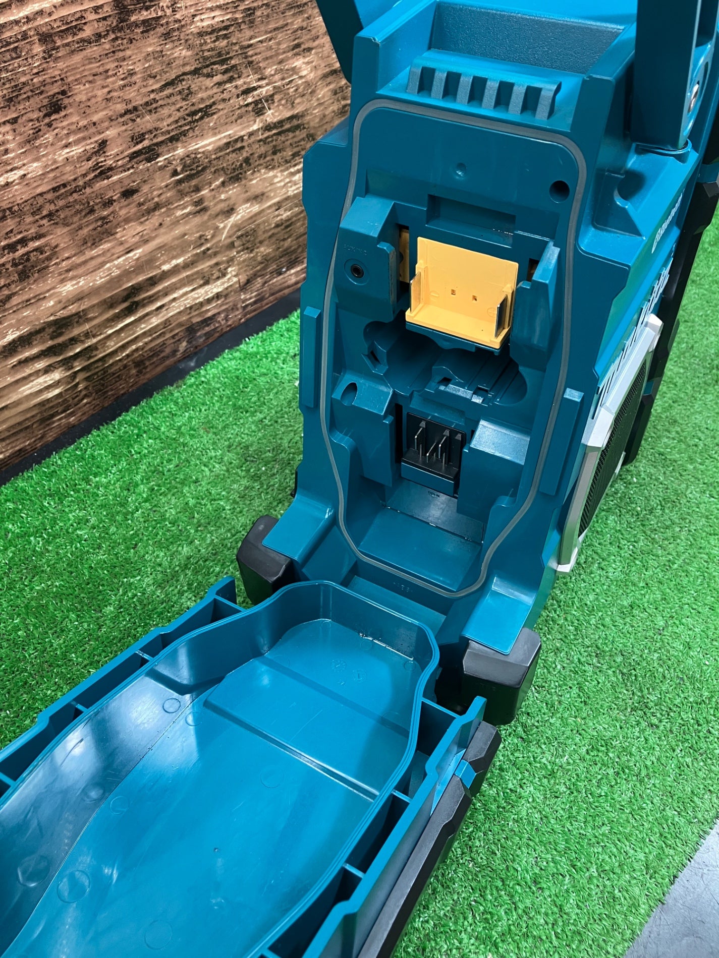 Amazon | マキタ(Makita) Bluetooth搭載 充電式ラジオ MR108