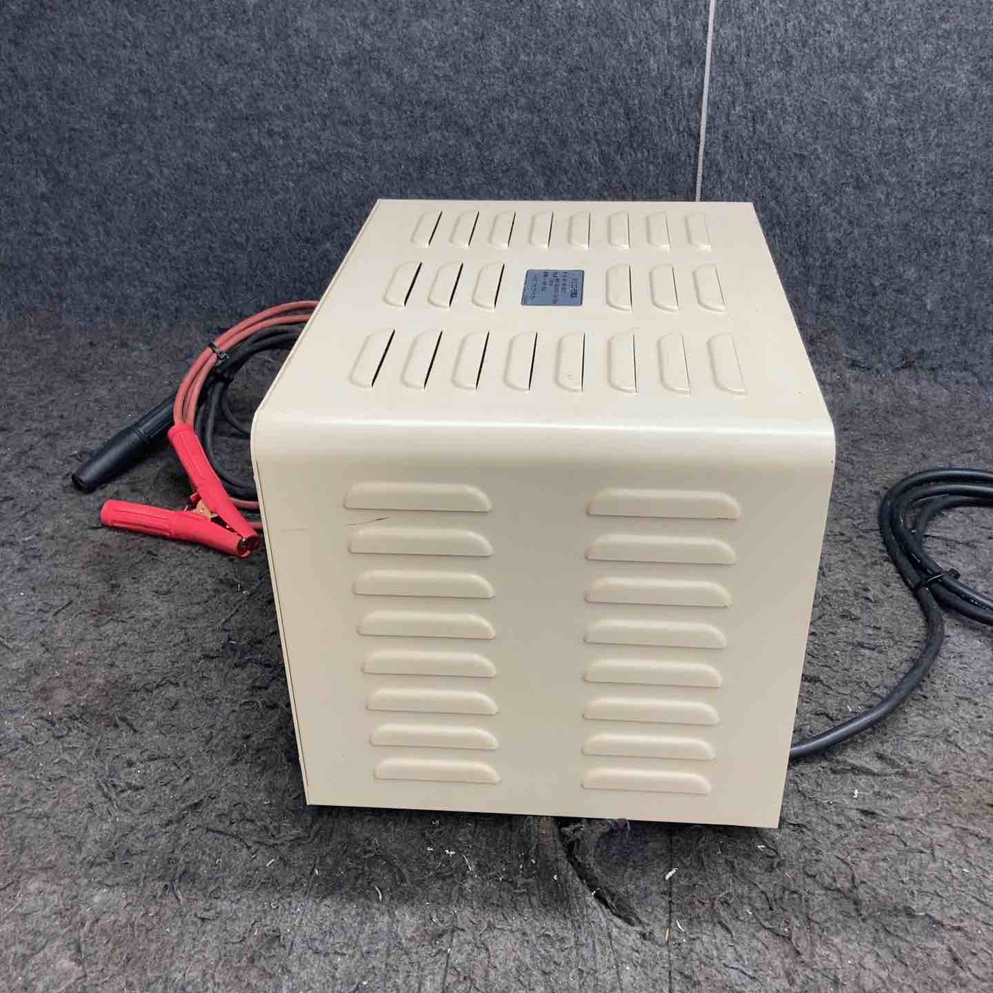 【現状品】GS YUASA/ジーエス ユアサ バッテリーチャージャー/シリコン 充電器 SP1-35-20DT 約25kg 13Vの出力確認【鴻巣店】 現状品】GS YUASA/ジーエス ユアサ バッテリーチャージャー/シリコン