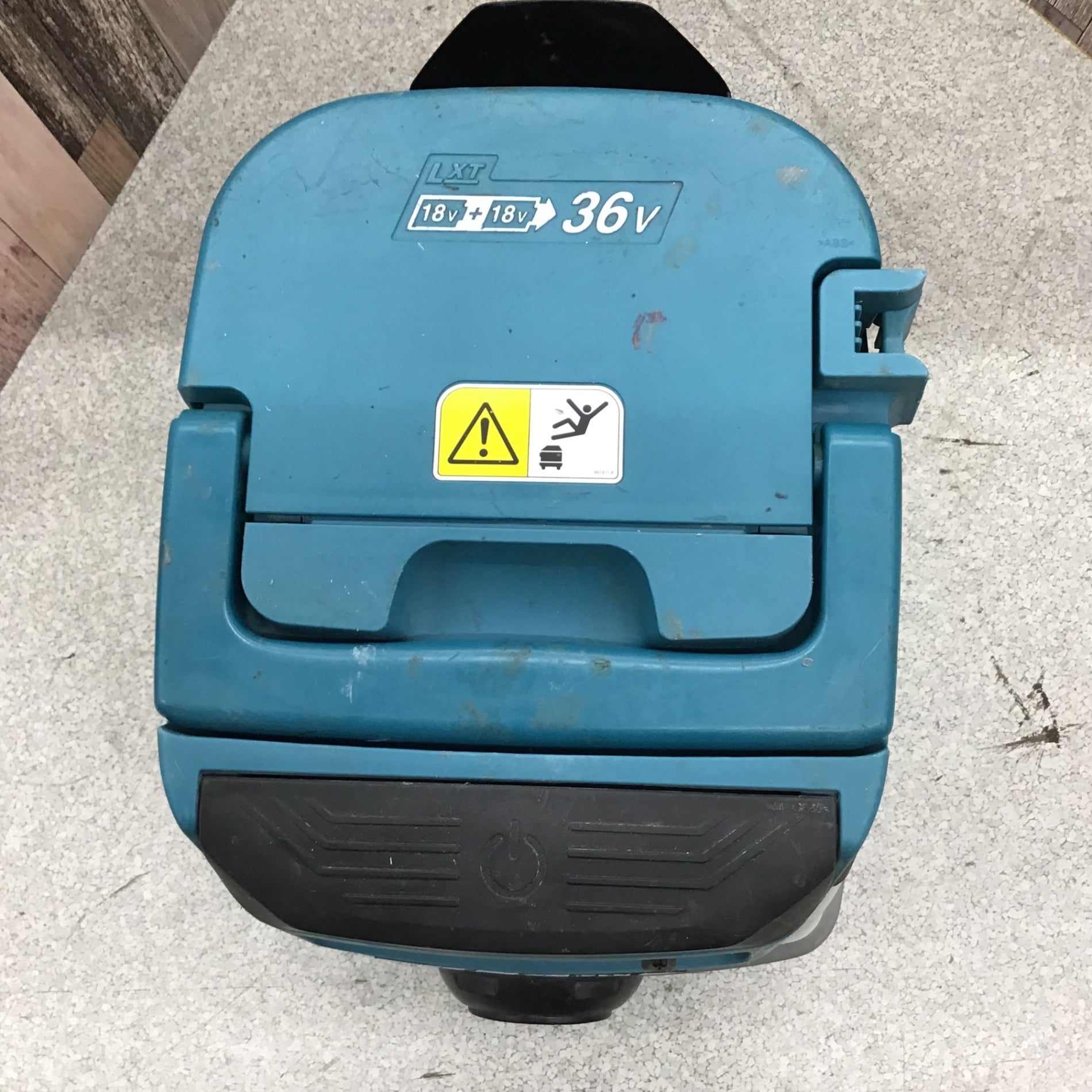 ☆マキタ(makita) コードレス集じん機 乾湿両用 VC862DZ【八潮店 ☆マキタ(makita) コードレス集じん機 乾湿両用 VC862DZ【八潮店