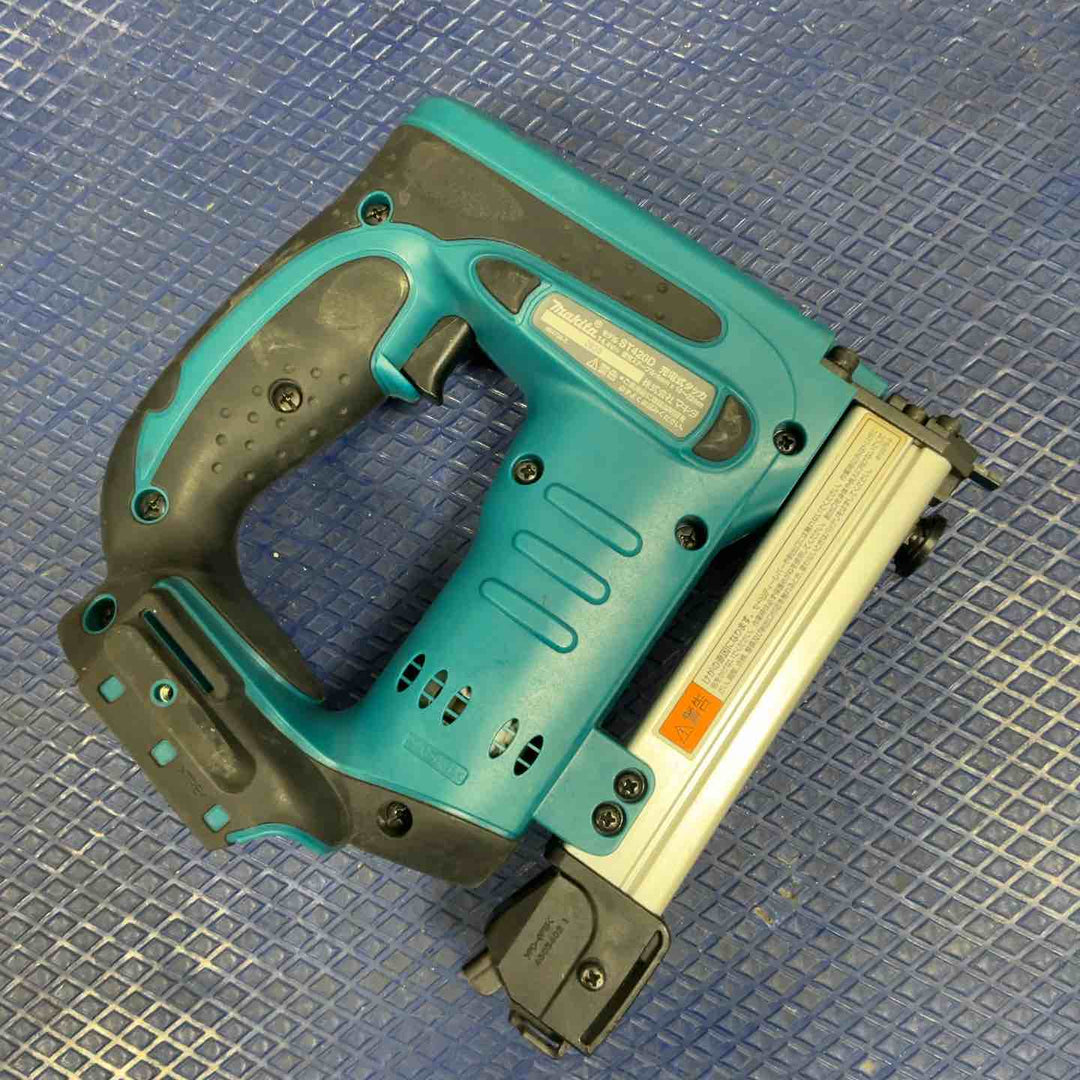 ☆マキタ(makita) コードレスタッカ ST420DZK【草加店】