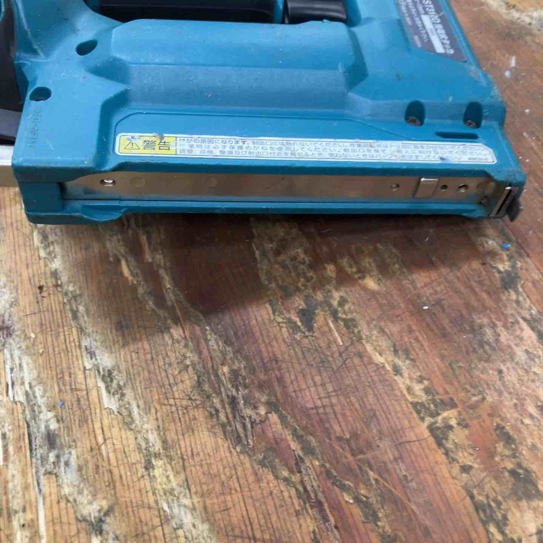 ◇マキタ 充電式タッカー ST312DZ【柏店】
