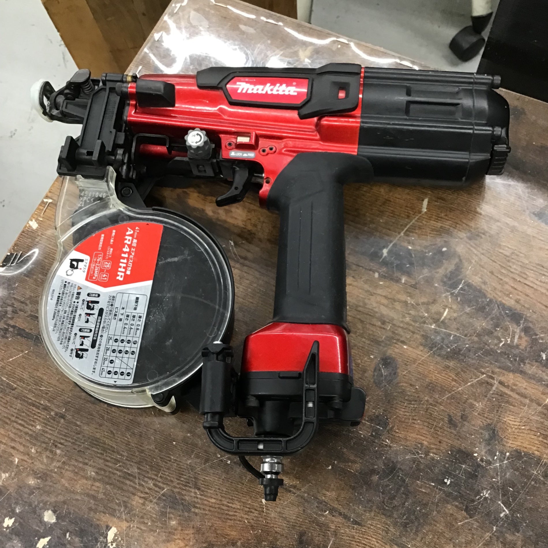 ☆マキタ(makita) 高圧エアネジ打ち機 AR411HR【戸田店 ☆マキタ(makita) 高圧エアネジ打ち機 AR411HR【戸田店