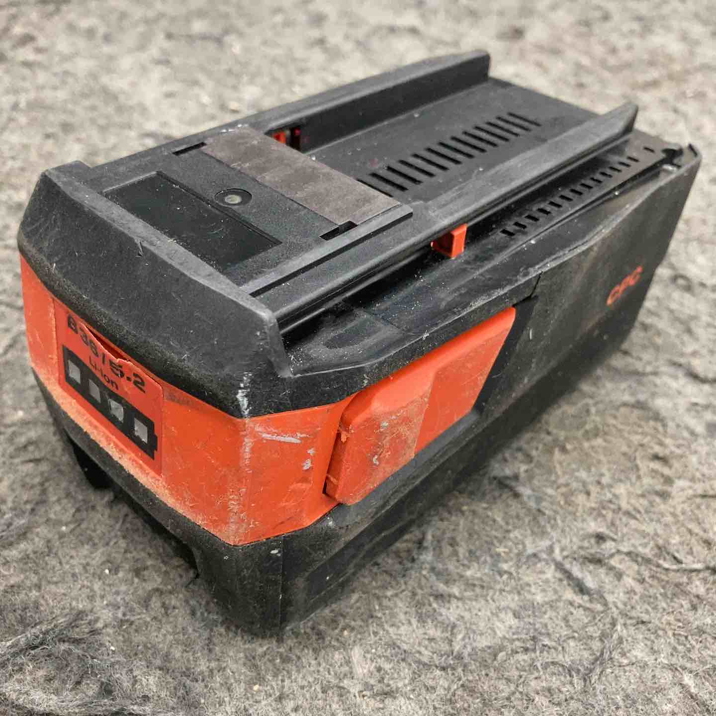 中古品】 ヒルティ/HILTI リチウムイオンバッテリー B36/5.2 36V 中古品】 ヒルティ/HILTI リチウムイオンバッテリー B36/5.2 36V
