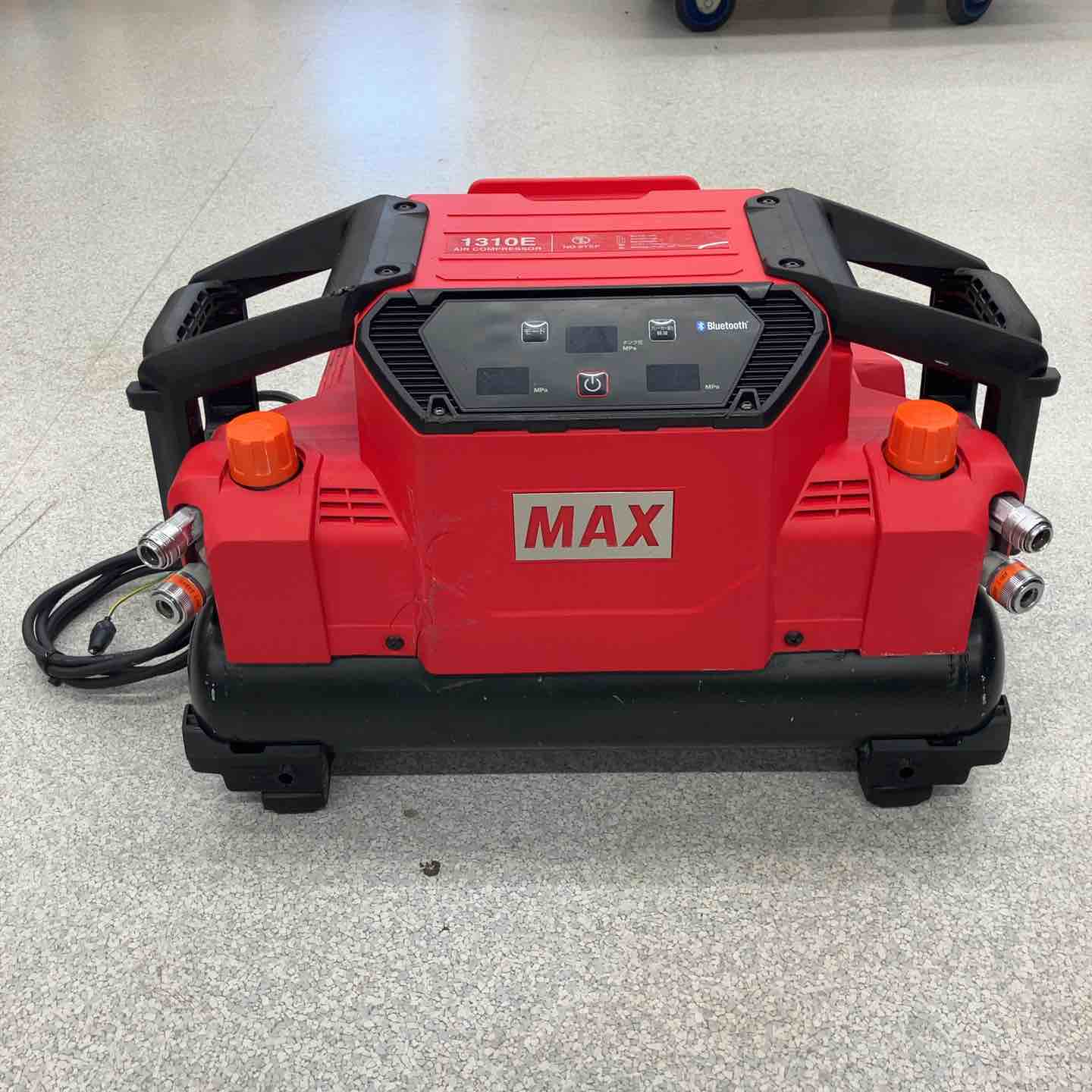 ★マックス(MAX) エアコンプレッサー AK-HH1310E_レッド【八潮店】 ☆マックス(MAX) エアコンプレッサー AK-HH1310E_レッド【八潮店