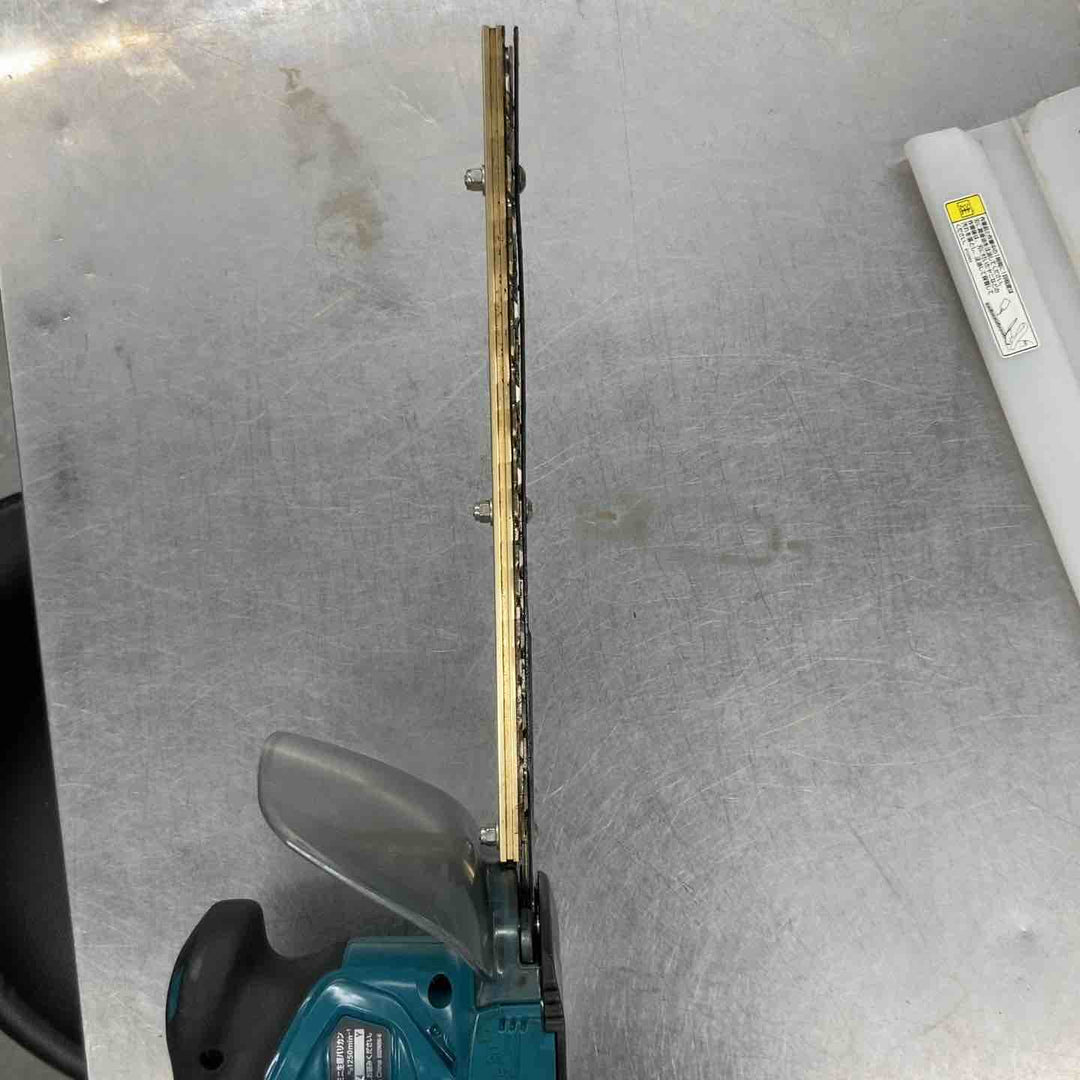 ◇マキタ(makita) コードレスミニ生垣バリカン MUH267DZ【戸田店】