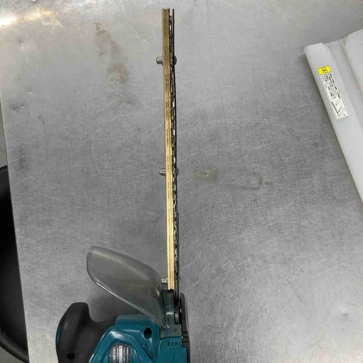 ◇マキタ(makita) コードレスミニ生垣バリカン MUH267DZ【戸田店】