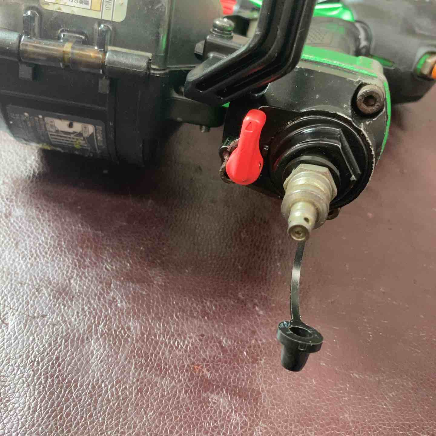 中古品】ハイコーキ(HIKOKI ※旧:日立工機) 高圧エア釘打ち機 NV50HR(SL