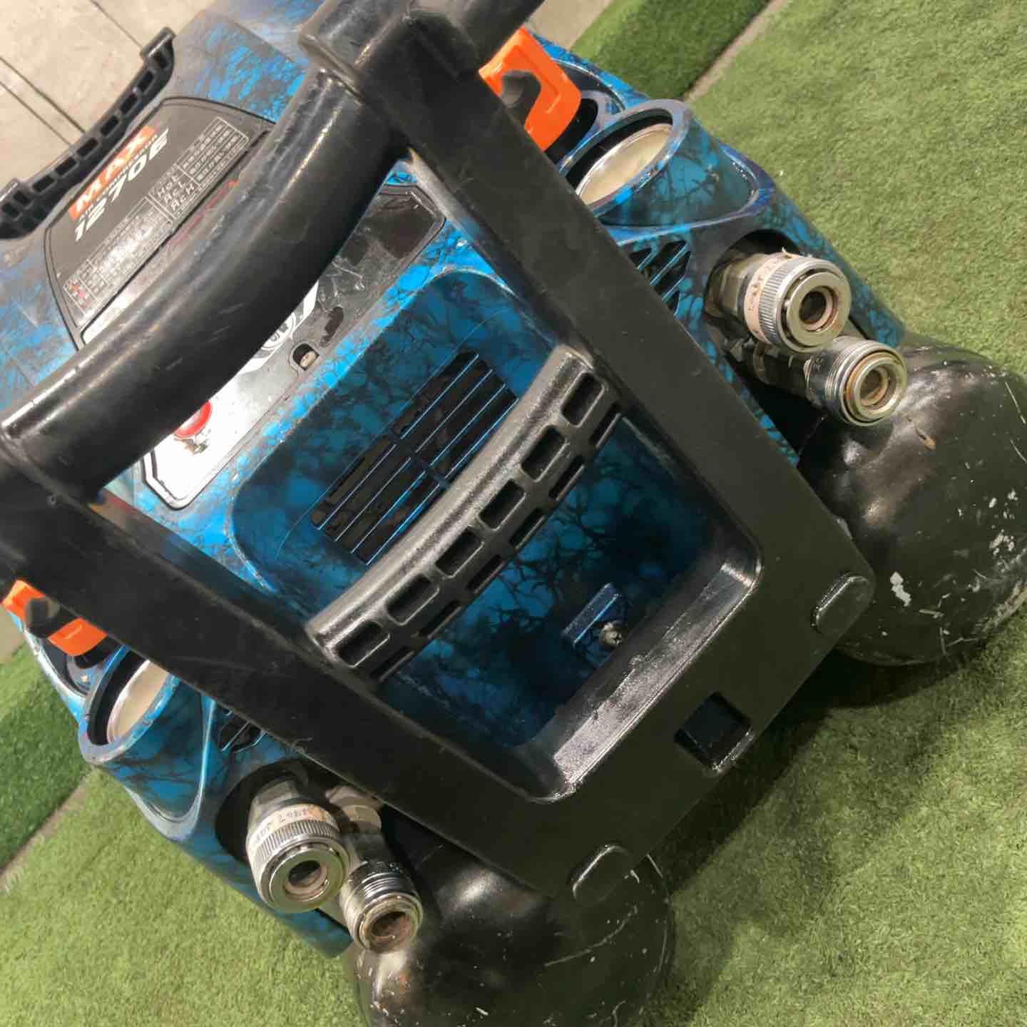 ◇マックス(MAX) エアコンプレッサー AK-HH1270E ガイアブルー 動作
