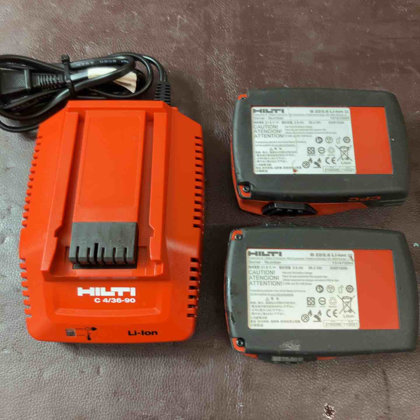 中古品】 HILTI バッテリー式鋲打ち機 BX3-ME P2/2.6Ahコンボ 充電式鋲