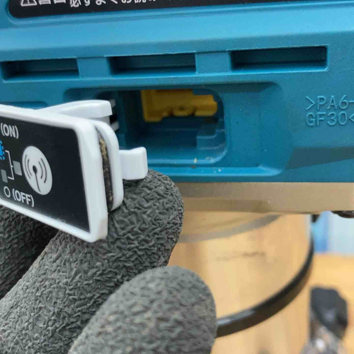 ★マキタ(makita)40Vmaxコードレストリマ RT001GZ 本体のみ 8mmコレットコーン欠品【柏店】