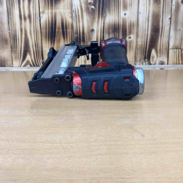 ◇マキタ(makita) 高圧エアタッカ エアダスタ付 10mm 赤 AT1025HB【越谷店】