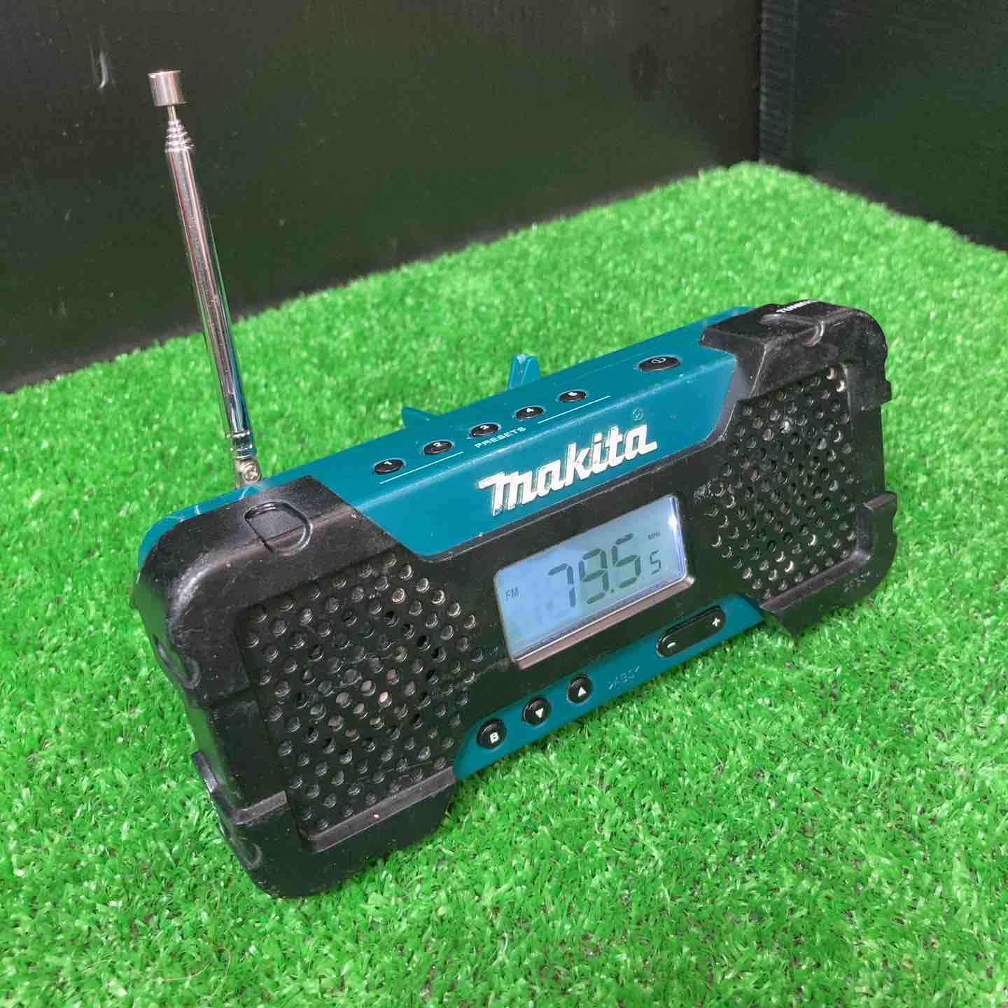 マキタ(makita) 差込式10.8V ラジオ(MR051) ライト(ML101) バッテリー