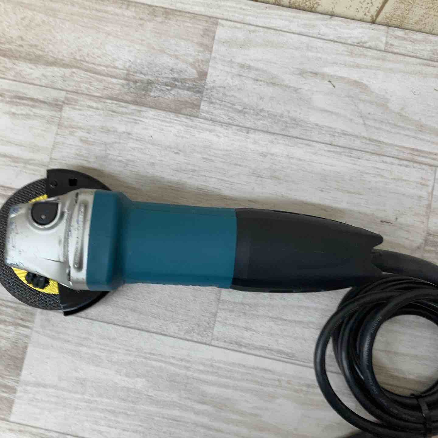 ☆マキタ(makita) 100mmディスクグラインダー GA4031【柏店】 – アクト