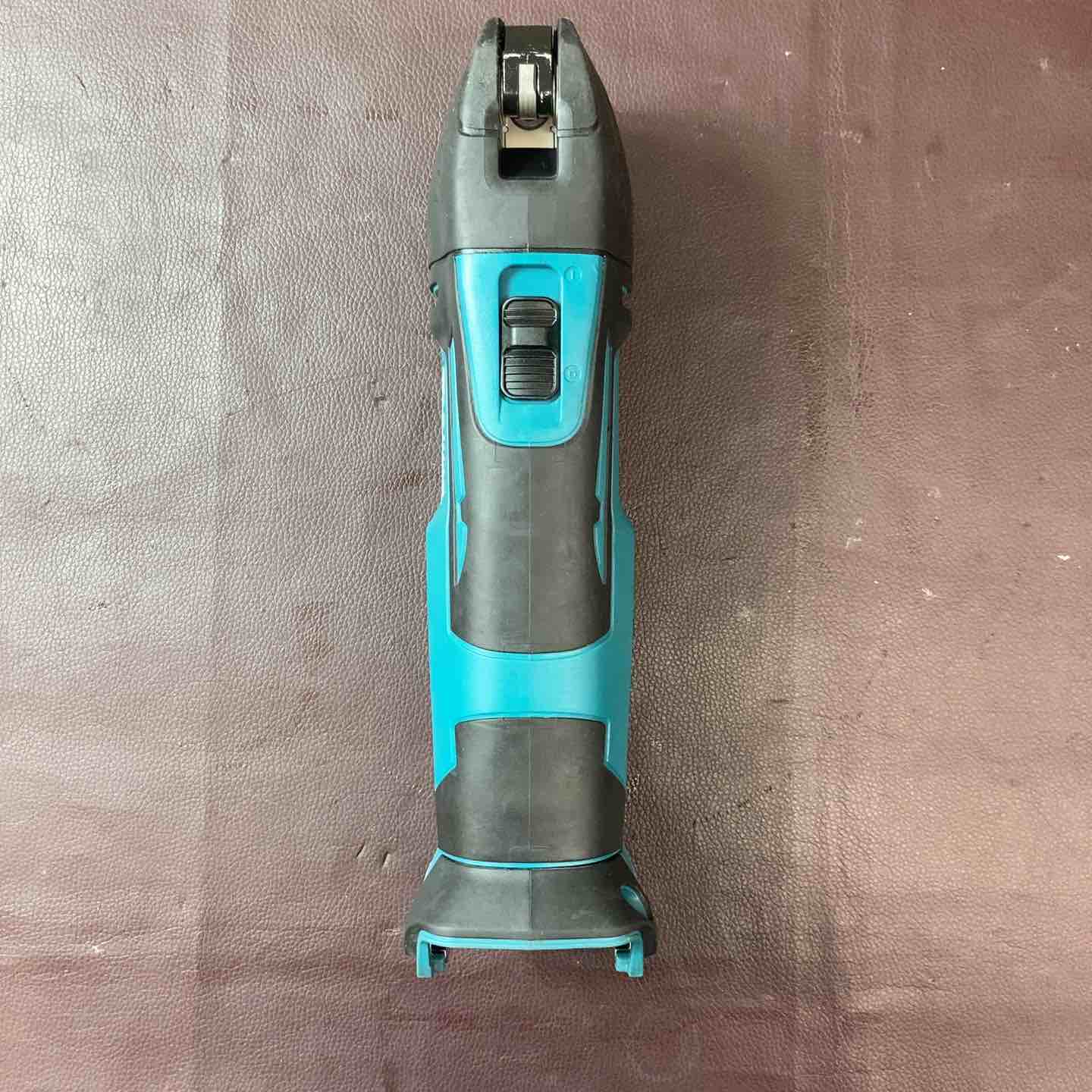 中古品】 マキタ(makita) 18V 165mm コードレス丸のこ HS631DZ 【東大