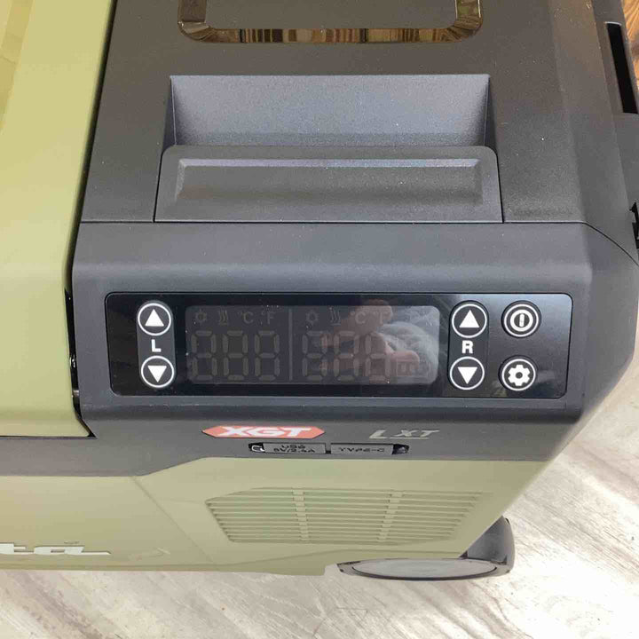 ★最新モデル★makita マキタ 充電式冷温庫 CW006GZO 40V/18V/100V 内容積23L【越谷店】