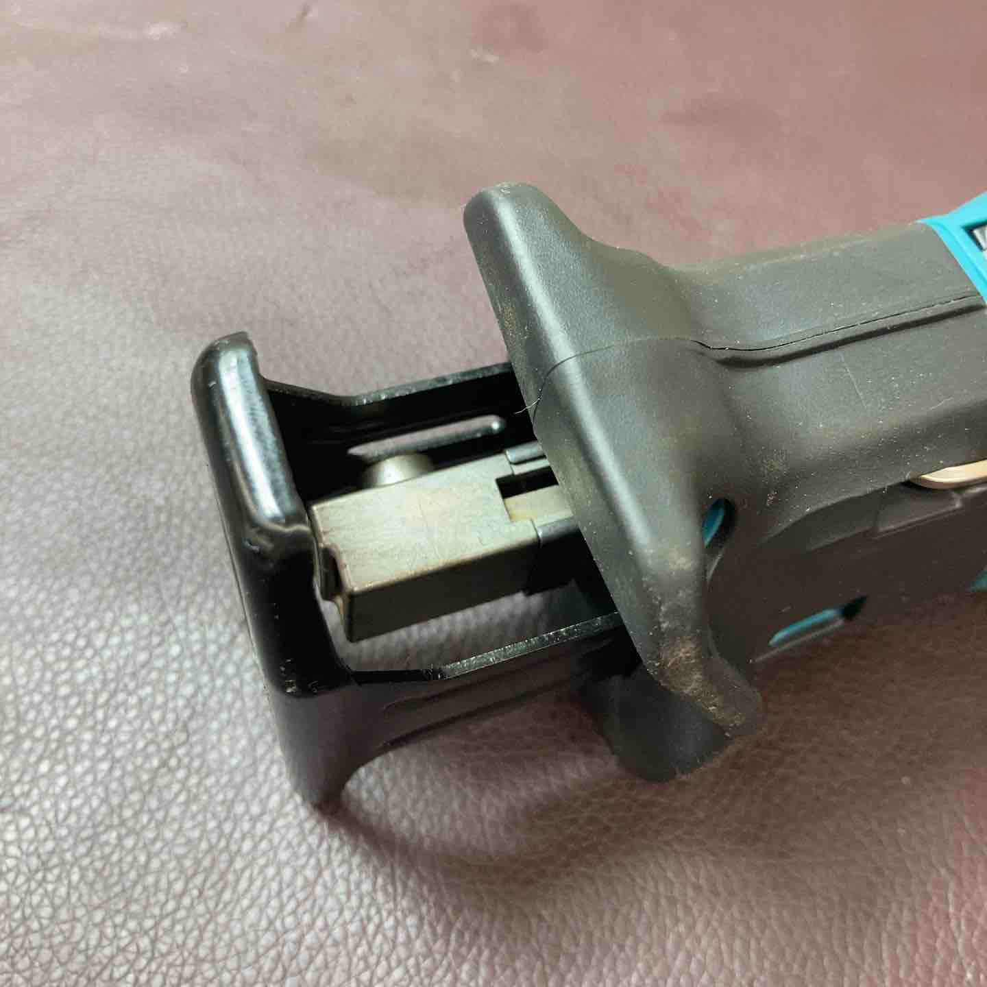 中古品】 マキタ(makita) 10.8V コードレスレシプロソー JR101DZ