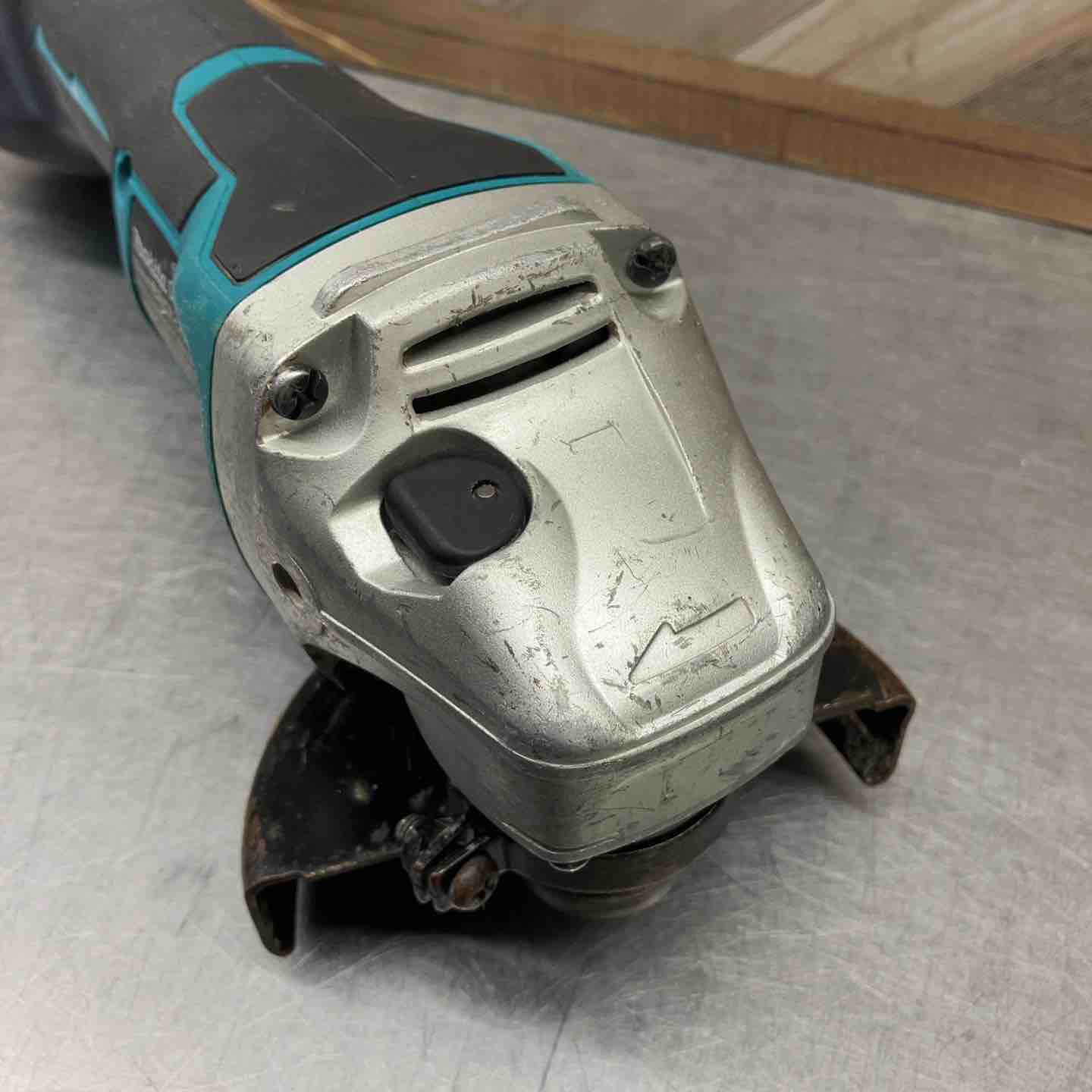 マキタ(makita) 100mmコードレスディスクグラインダGA408DRGX Amazon | マキタ(Makita) 100ミリ充電式ディスクグラインダ